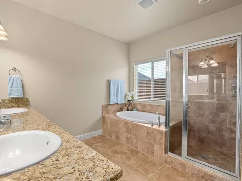 2504 Las Rosas Ave, Clovis, CA 93619 photo 22