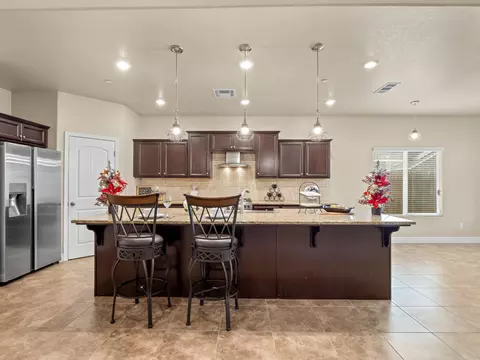 2504 Las Rosas Ave, Clovis, CA 93619 photo 4