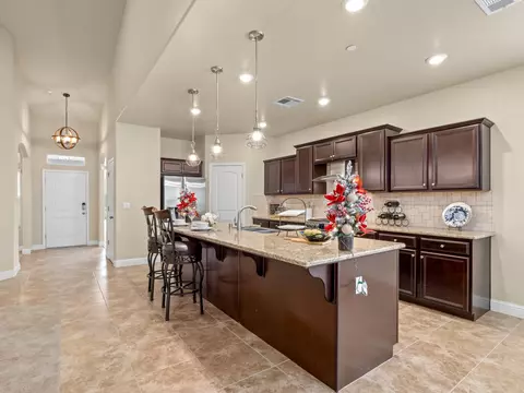 2504 Las Rosas Ave, Clovis, CA 93619 photo 8
