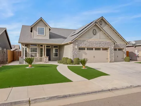 2504 Las Rosas Ave, Clovis, CA 93619