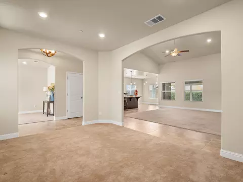 2504 Las Rosas Ave, Clovis, CA 93619 photo 12
