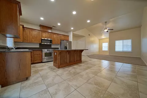 4350 W Iris Ave, Visalia, CA 93277 photo 8