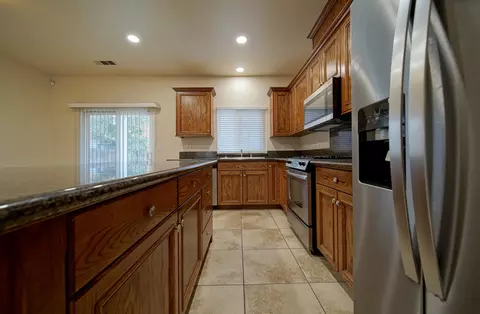 4350 W Iris Ave, Visalia, CA 93277 photo 9