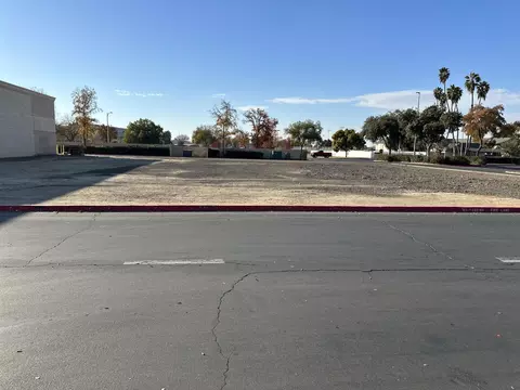 580 N 11th Ave, Hanford, CA 93230 photo 2
