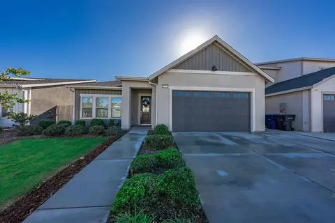 2373 W Mallard Ln, Hanford, CA 93230