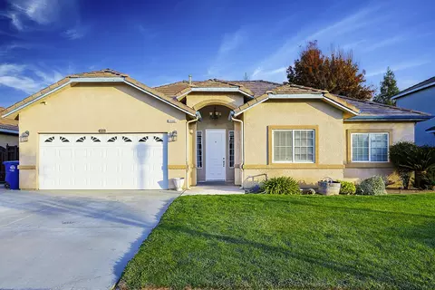 3102 Sterling Ave, Sanger, CA 93657