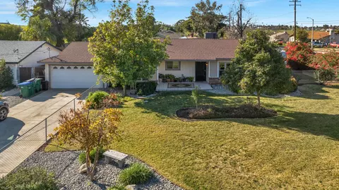 13 Holcomb St, Porterville, CA 93257