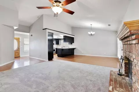 634 E Vine Ct, Visalia, CA 93292 photo 4