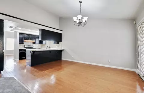 634 E Vine Ct, Visalia, CA 93292 photo 3