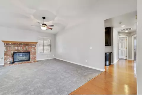 634 E Vine Ct, Visalia, CA 93292 photo 6