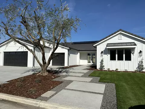 2936 E Beech Ct, Visalia, CA 93292 photo 3