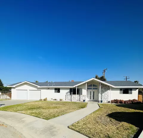 696 Carmelita St, Porterville, CA 93257