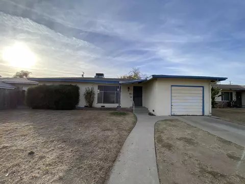 637 N Sycamore Dr, Dinuba, CA 93618