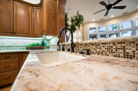 Kitchen - 20187 Avenue 262, Exeter, CA 93221 photo 5 of 18