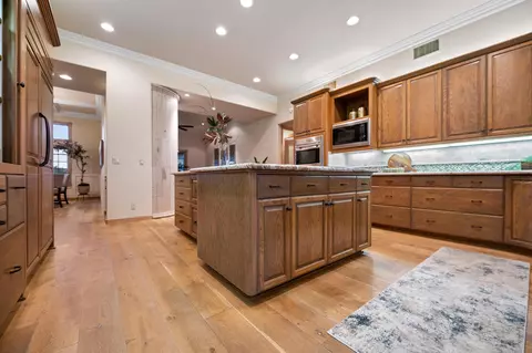 Kitchen - 20187 Avenue 262, Exeter, CA 93221 photo 7 of 18
