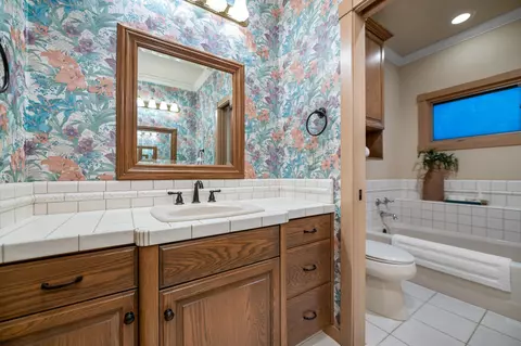 Bath - 20187 Avenue 262, Exeter, CA 93221 photo 2 of 14