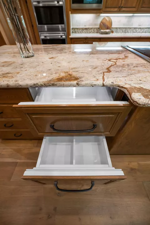 Kitchen - 20187 Avenue 262, Exeter, CA 93221 photo 3 of 18