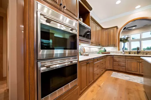 Kitchen - 20187 Avenue 262, Exeter, CA 93221 photo 4 of 18