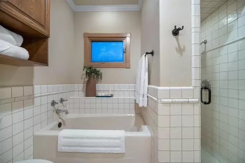 Bath - 20187 Avenue 262, Exeter, CA 93221 photo 3 of 14