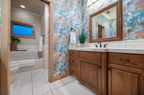 Bath - 20187 Avenue 262, Exeter, CA 93221 photo 1 of 14