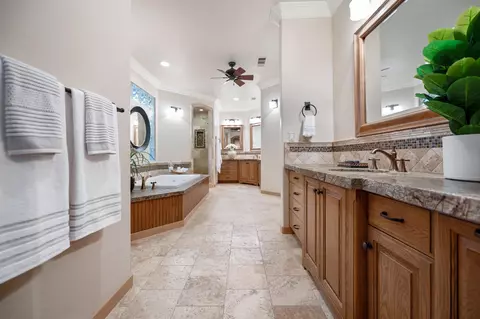 Bath - 20187 Avenue 262, Exeter, CA 93221 photo 13 of 14