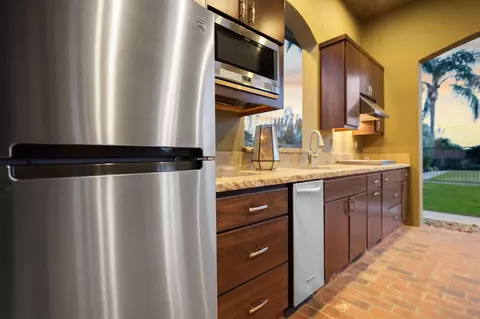 Kitchen - 20187 Avenue 262, Exeter, CA 93221 photo 17 of 18