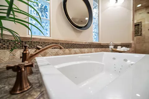 Bath - 20187 Avenue 262, Exeter, CA 93221 photo 5 of 14