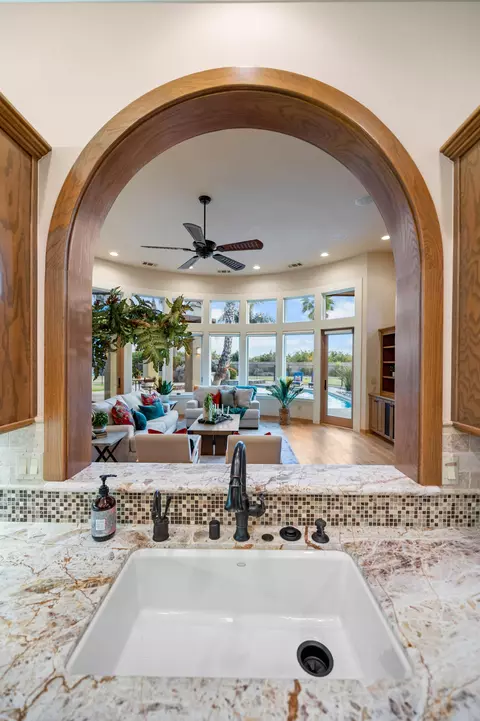 Kitchen - 20187 Avenue 262, Exeter, CA 93221 photo 13 of 18