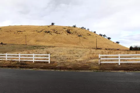 16819 Deer Creek Dr, Springville, CA 93265