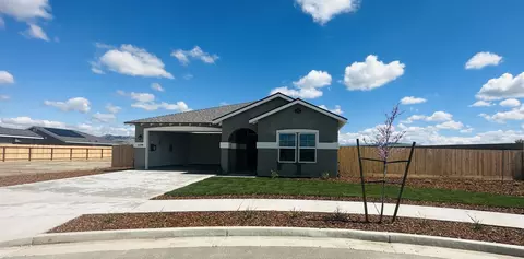 1154 S Mesa Oak St, Porterville, CA 93257