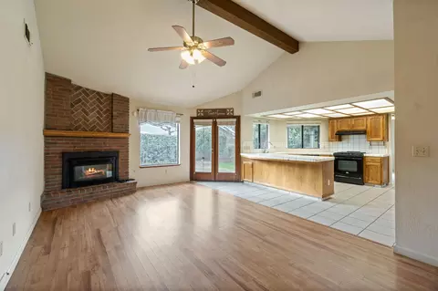3127 W Cherry Ct, Visalia, CA 93277 photo 9
