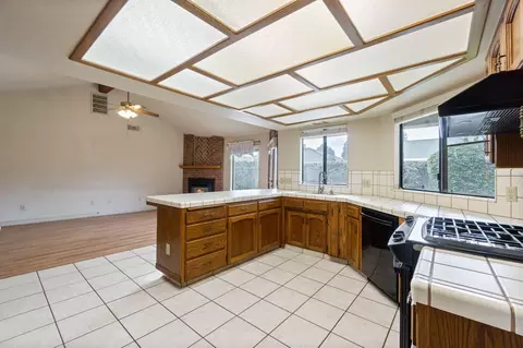3127 W Cherry Ct, Visalia, CA 93277 photo 14