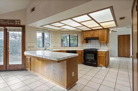 3127 W Cherry Ct, Visalia, CA 93277 photo 12