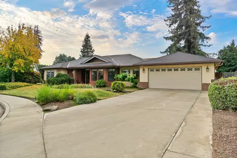 3127 W Cherry Ct, Visalia, CA 93277 photo 3