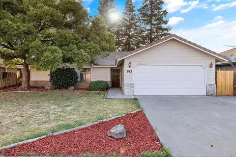 913 Greenfield Dr, Porterville, CA 93257