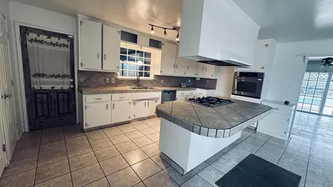 277 E Prosperity Ave, Tulare, CA 93274 photo 7