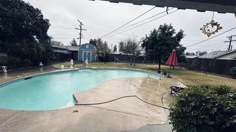 277 E Prosperity Ave, Tulare, CA 93274 photo 3