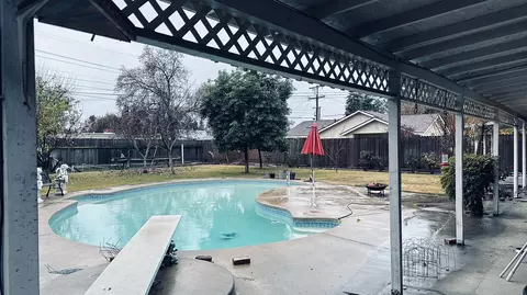 277 E Prosperity Ave, Tulare, CA 93274 photo 2