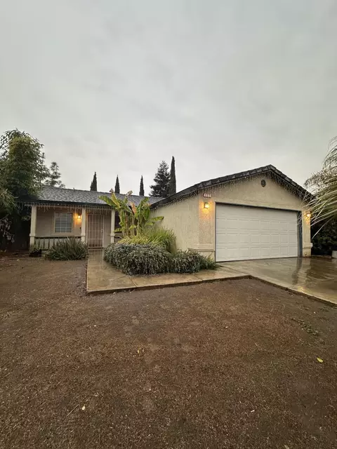 927 N Esther St, Porterville, CA 93257