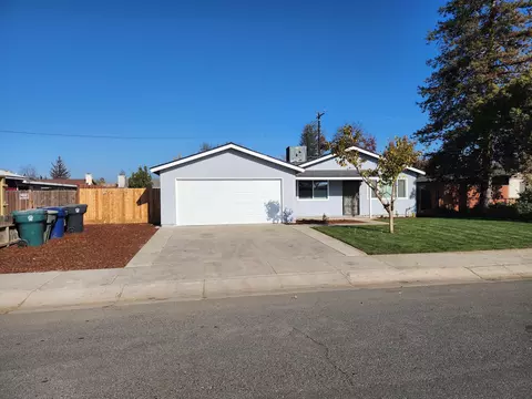 1722 W Merritt Ave, Tulare, CA 93274
