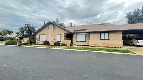 402 E Merritt Ave, Tulare, CA 93274