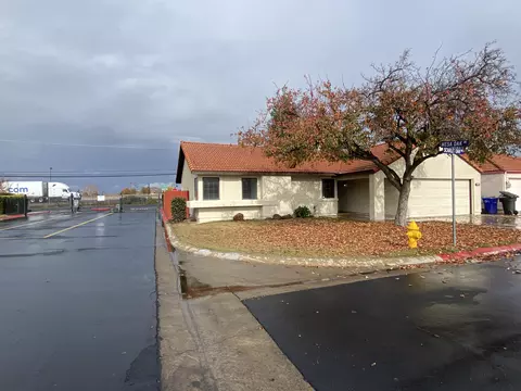 550 Scarlet Oak Ave, Porterville, CA 93257