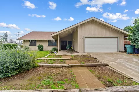 1184 Jamestown St, Tulare, CA 93274