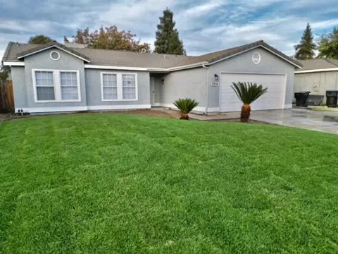 2314 W Harold Ct, Visalia, CA 93291