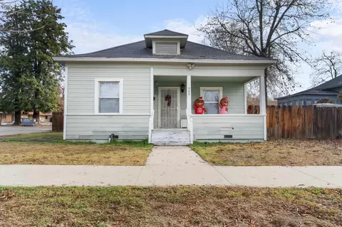 909 N Irwin St, Hanford, CA 93230