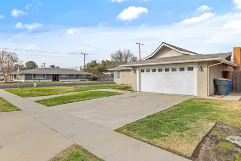 404 E Sycamore Dr, Hanford, CA 93230 photo 3
