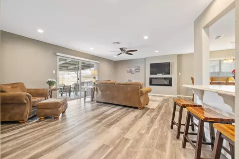 404 E Sycamore Dr, Hanford, CA 93230 photo 12