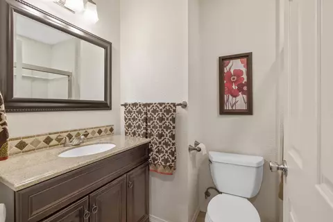 404 E Sycamore Dr, Hanford, CA 93230 photo 14