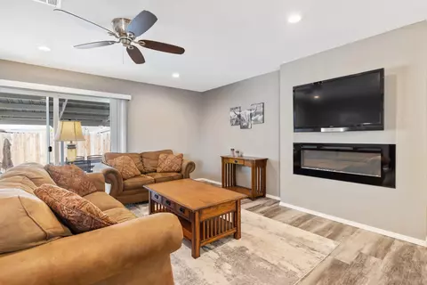 404 E Sycamore Dr, Hanford, CA 93230 photo 9