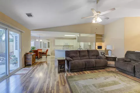 2528 E Beech Ct, Visalia, CA 93292 photo 7